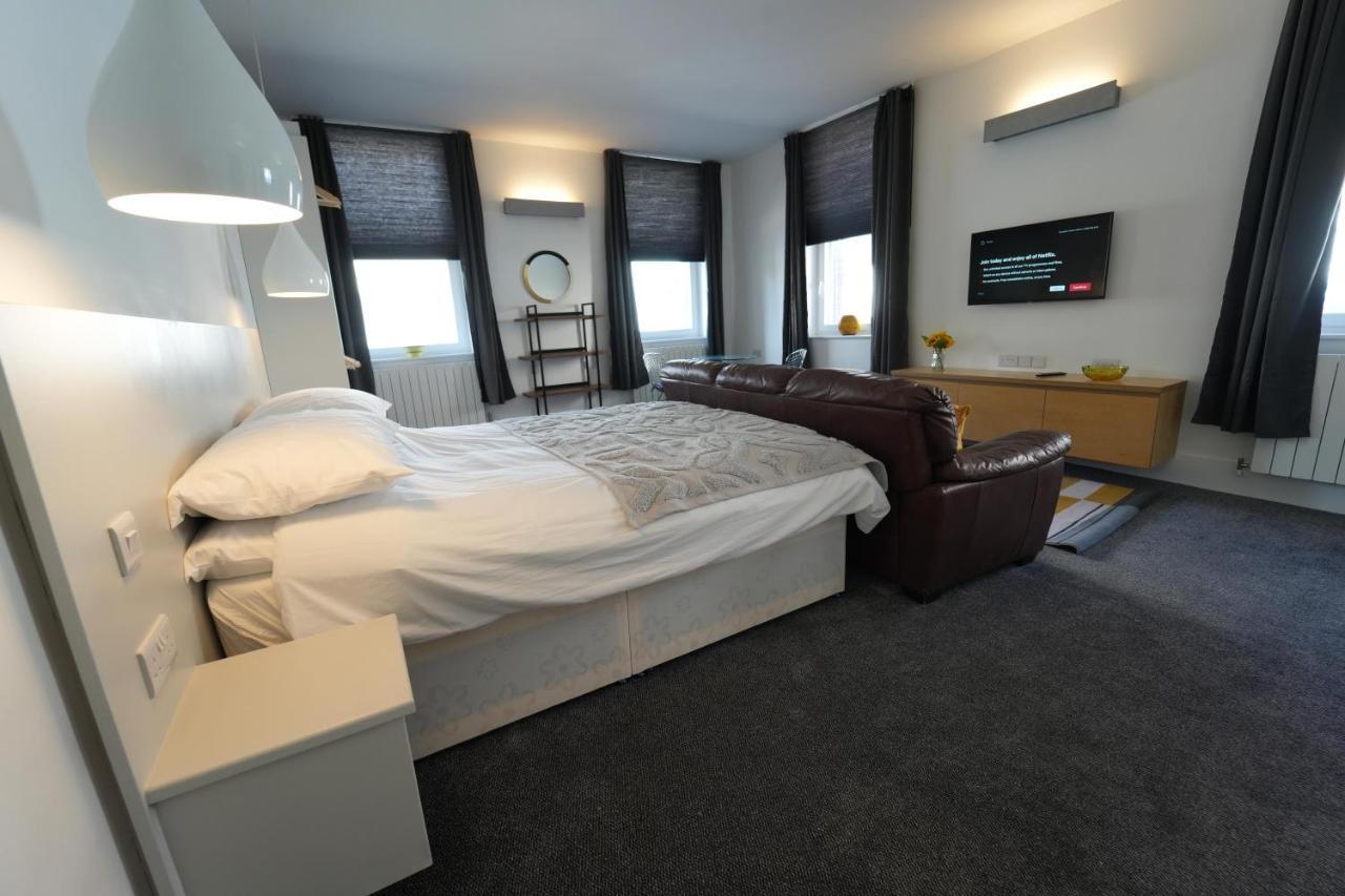 Gorgeous Comfortable Apartment On The High Street Мърдър Титфил Екстериор снимка